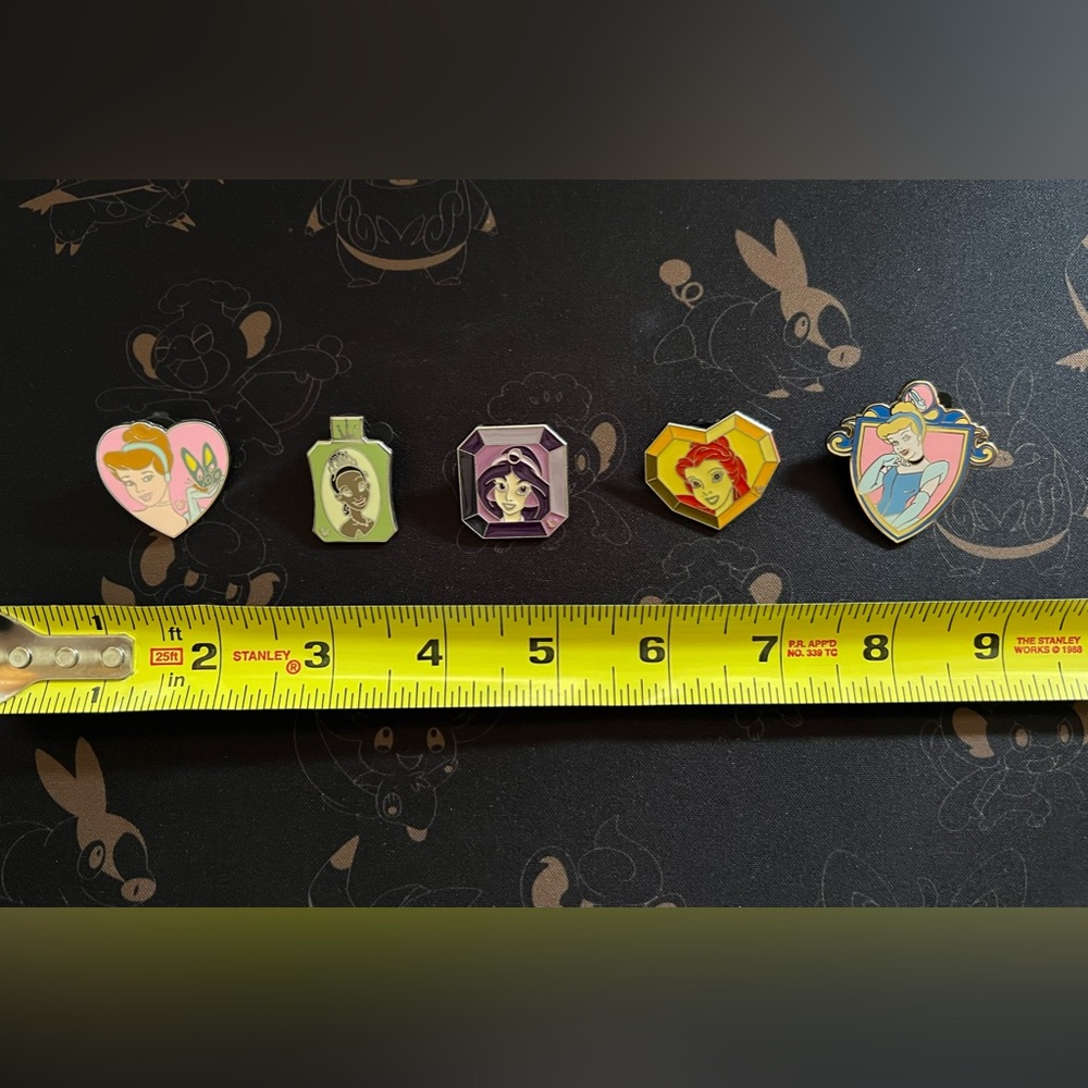 Disney Pins - Princess Pins (Heart) - Picture 2 of 3